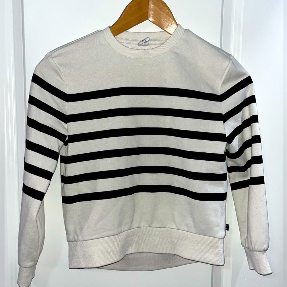 New without tags. Children’s unisex size medium 7/8 GAP shirt.